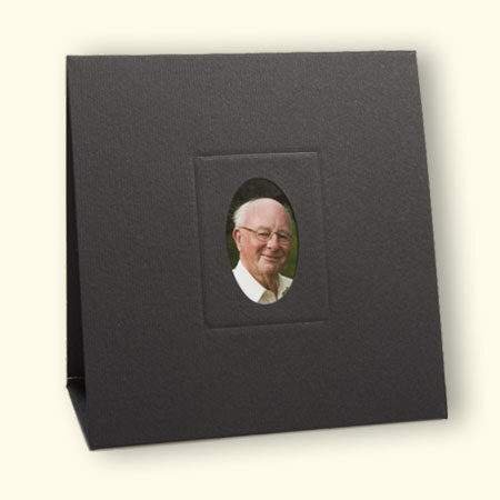 In het deksel van het kistje van de Rouwknoop zitten twee passe-partouts die ook los neergezet kunnen worden. Dit is voor 1 fotootje.